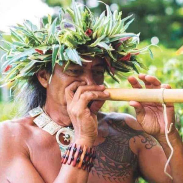 Tahitian deals nose flute